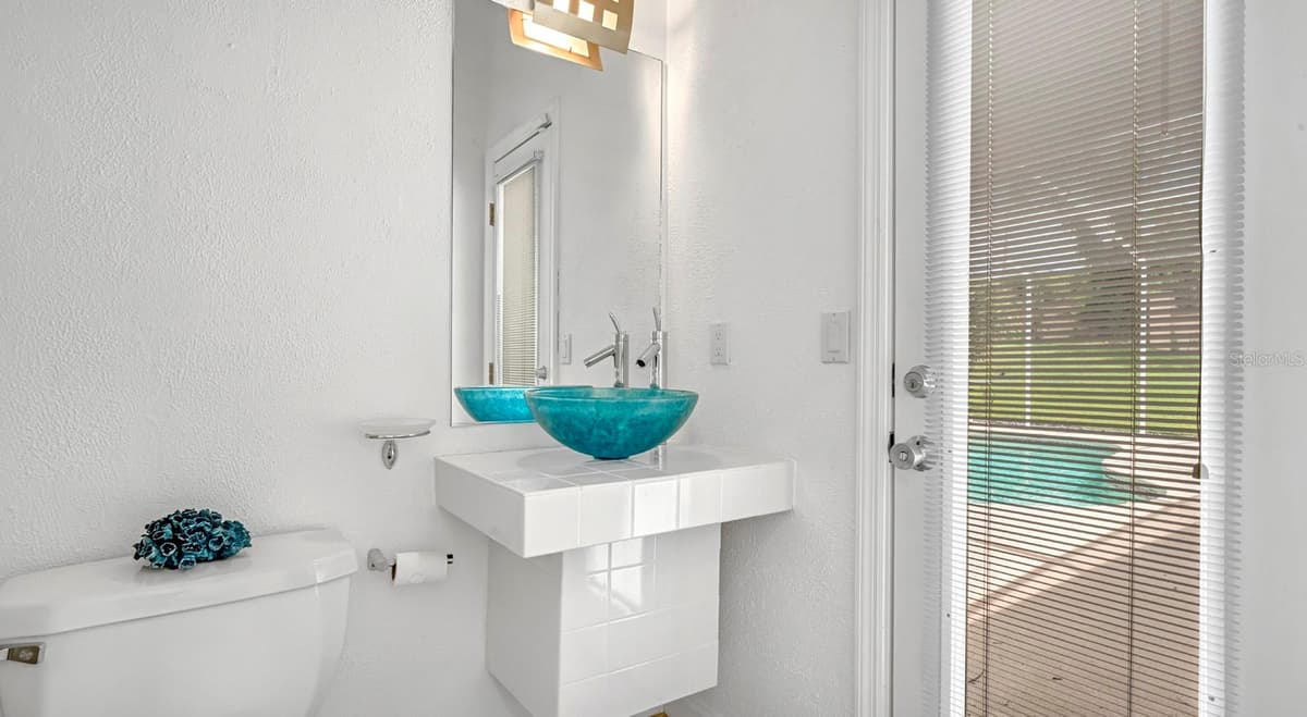6501 FAIRWAY COVE DRIVE — photo 43 of 49