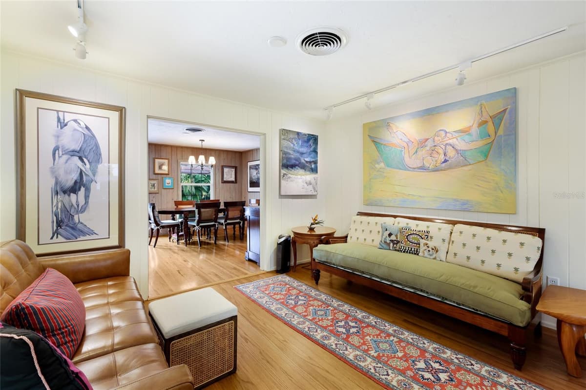 2070 HYDE PARK STREET — photo 10 of 50