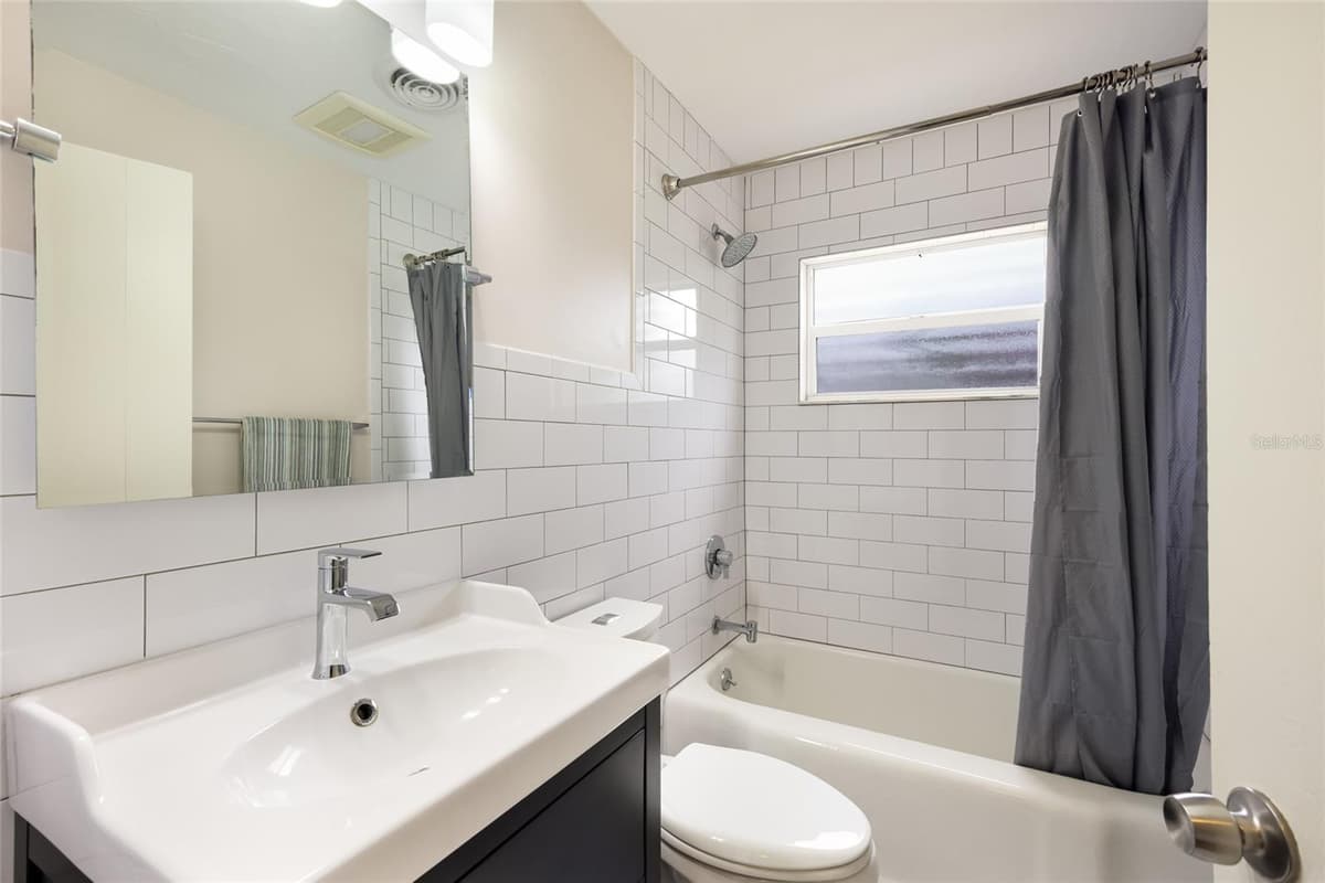 2070 HYDE PARK STREET — photo 26 of 50