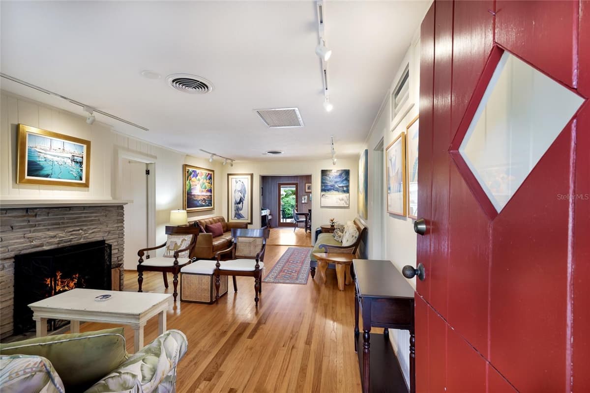 2070 HYDE PARK STREET — photo 7 of 50
