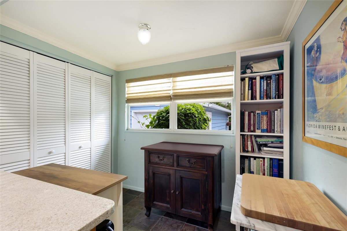 2070 HYDE PARK STREET — photo 20 of 50