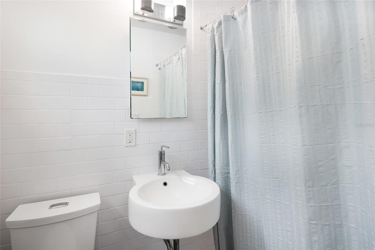 2070 HYDE PARK STREET — photo 23 of 50