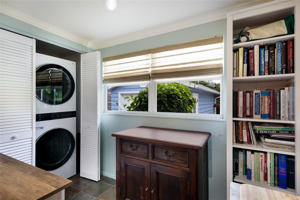 2070 HYDE PARK STREET — photo 32 of 50