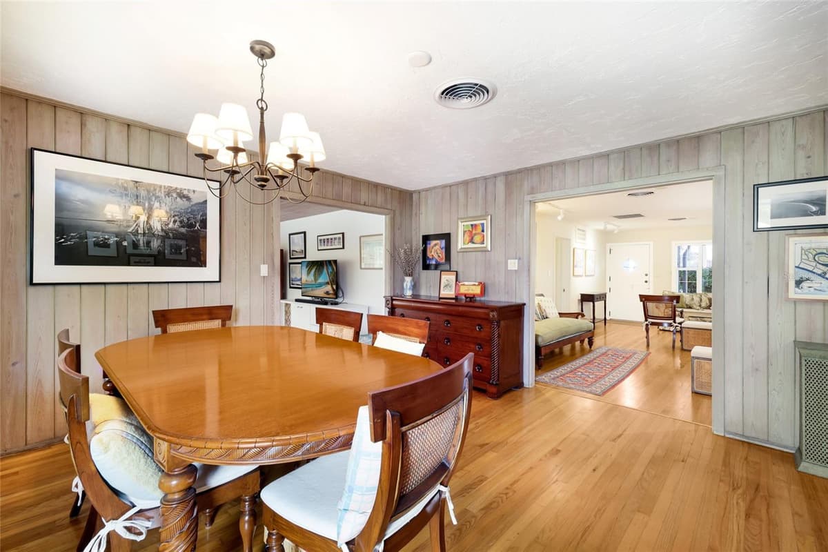 2070 HYDE PARK STREET — photo 13 of 50