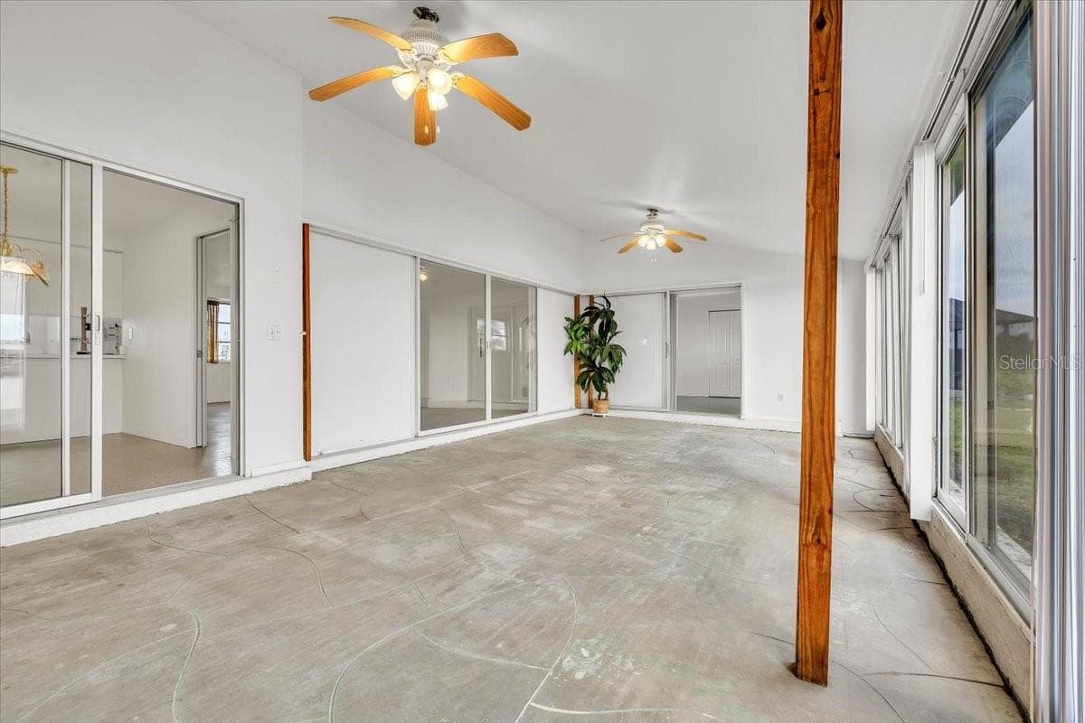 3395 PINETREE STREET — photo 24 of 39