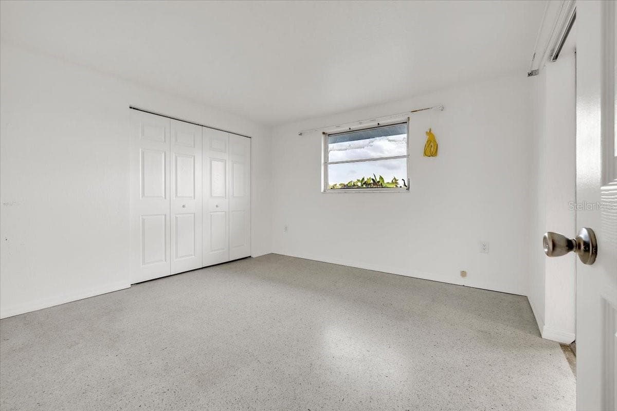 3395 PINETREE STREET — photo 20 of 39