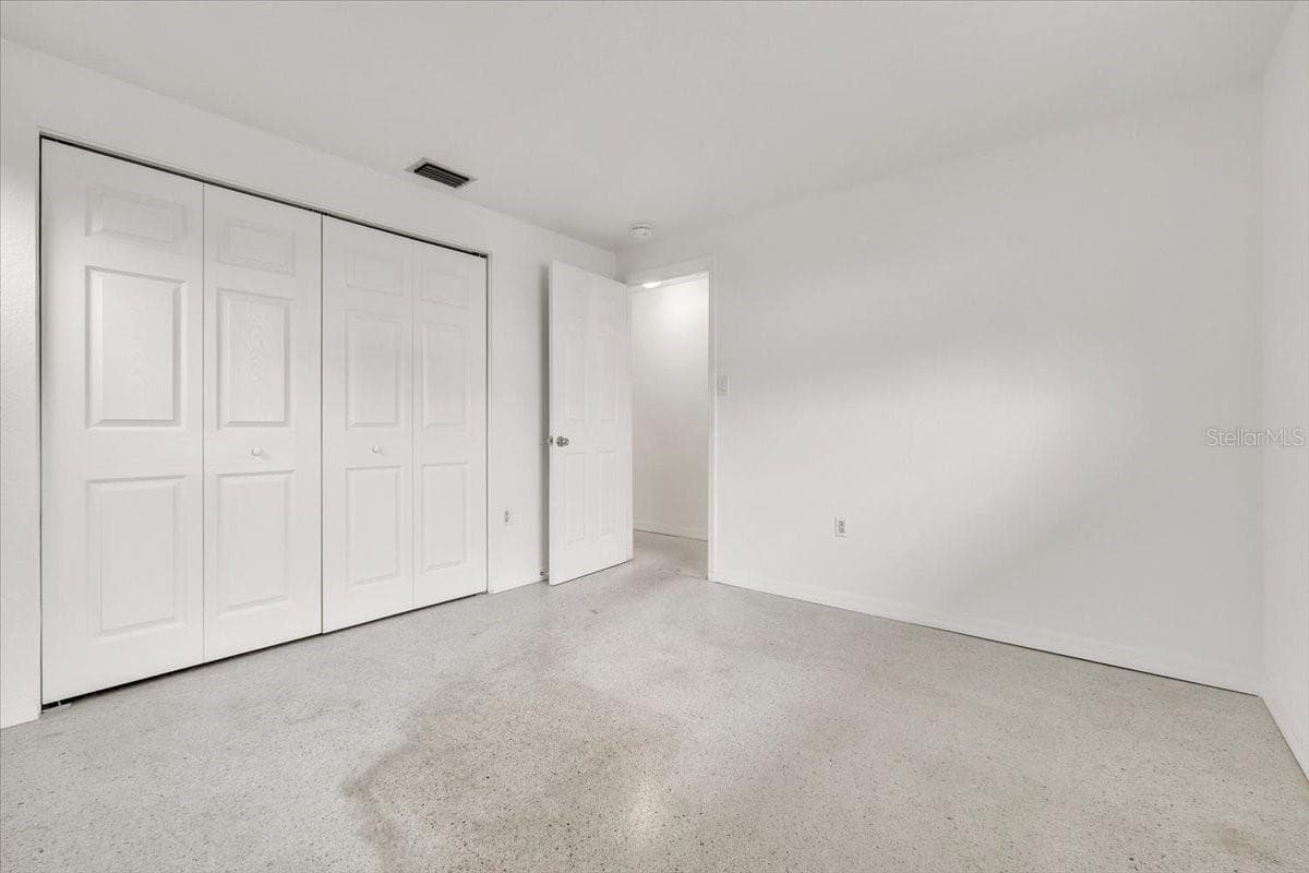 3395 PINETREE STREET — photo 17 of 39