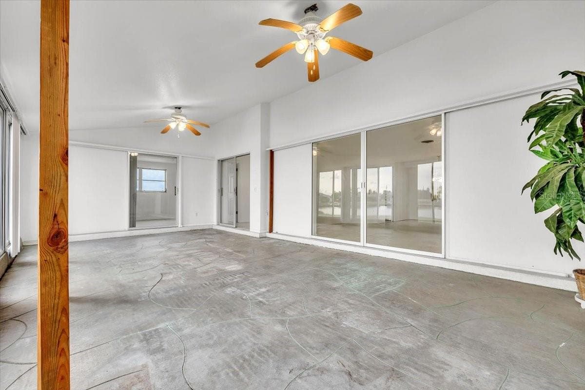 3395 PINETREE STREET — photo 25 of 39