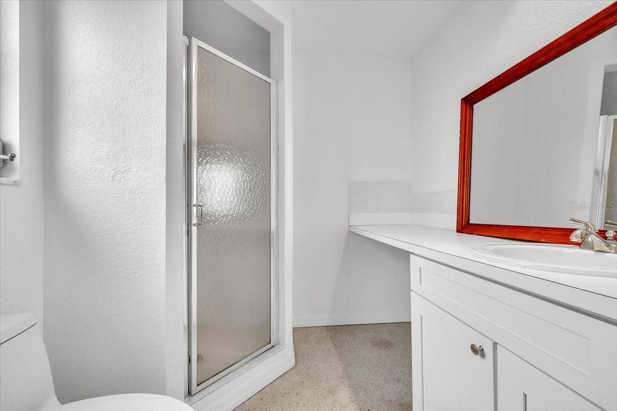 3395 PINETREE STREET — photo 15 of 39