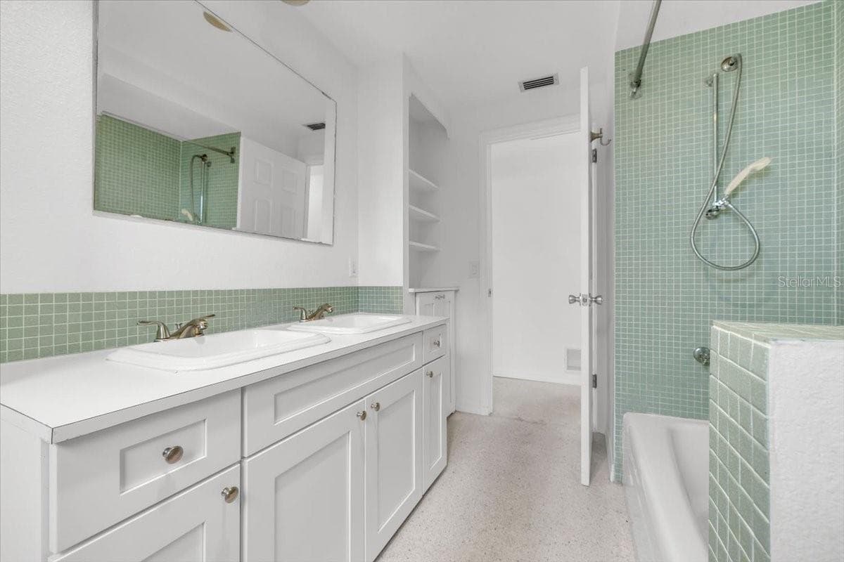 3395 PINETREE STREET — photo 19 of 39