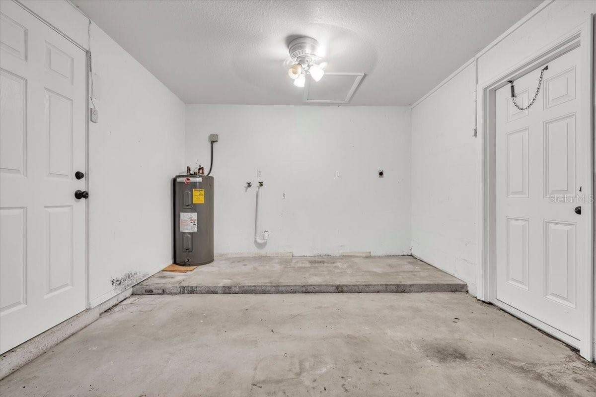 3395 PINETREE STREET — photo 38 of 39