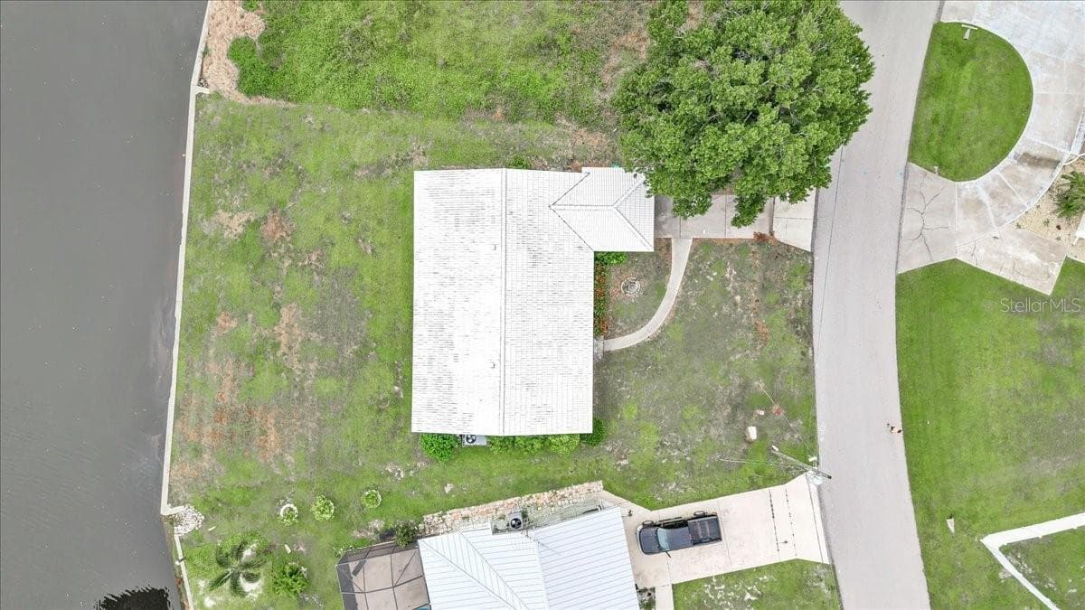 3395 PINETREE STREET — photo 31 of 39