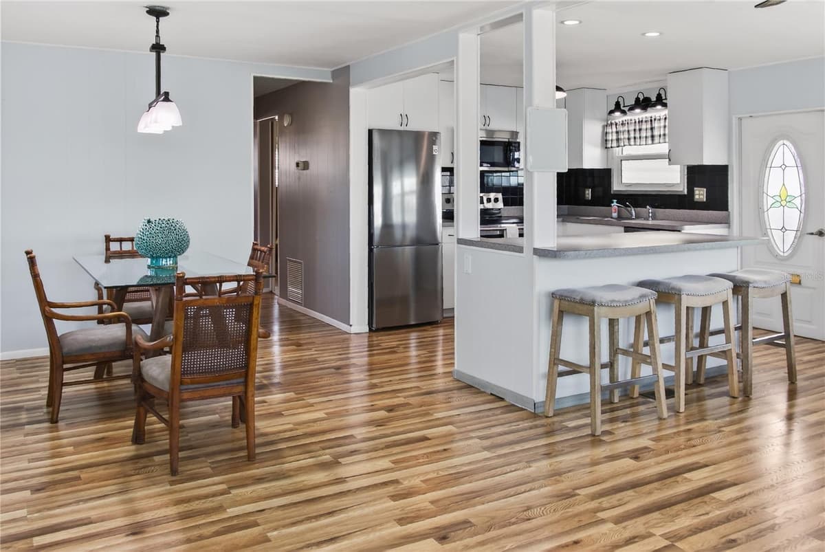 808 GREEN CIRCLE — photo 12 of 67