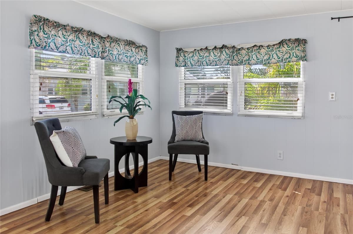 808 GREEN CIRCLE — photo 14 of 67