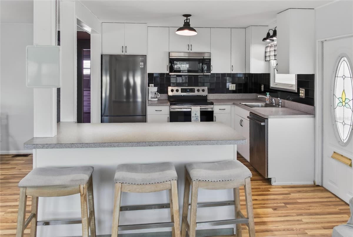 808 GREEN CIRCLE — photo 15 of 67