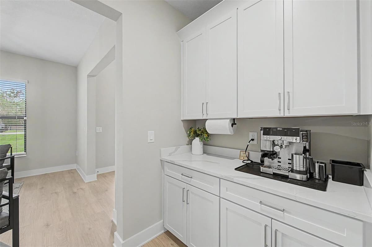 17422 NOKOTA AVENUE — photo 7 of 54