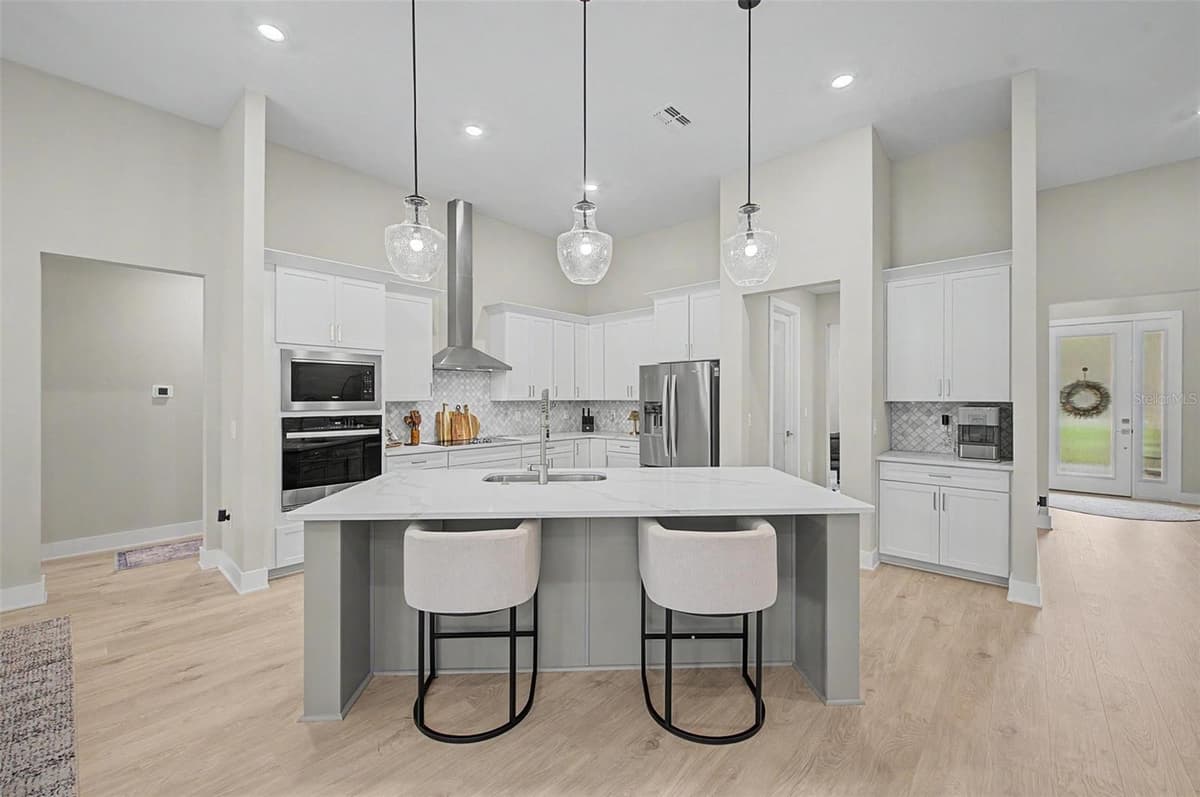 17422 NOKOTA AVENUE — photo 9 of 54