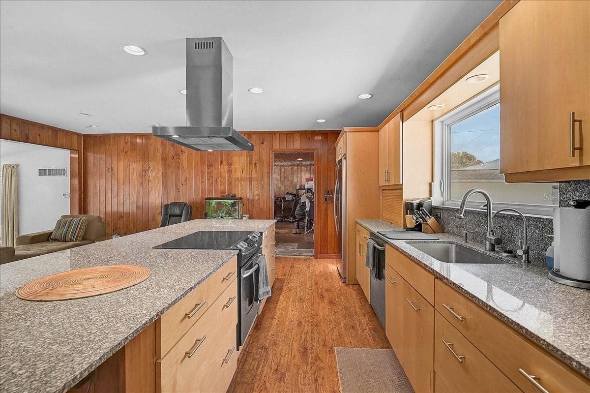 2404 BISPHAM ROAD — photo 12 of 54