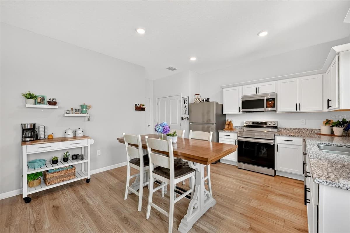 8704 SPORTSMAN LOOP — photo 19 of 46
