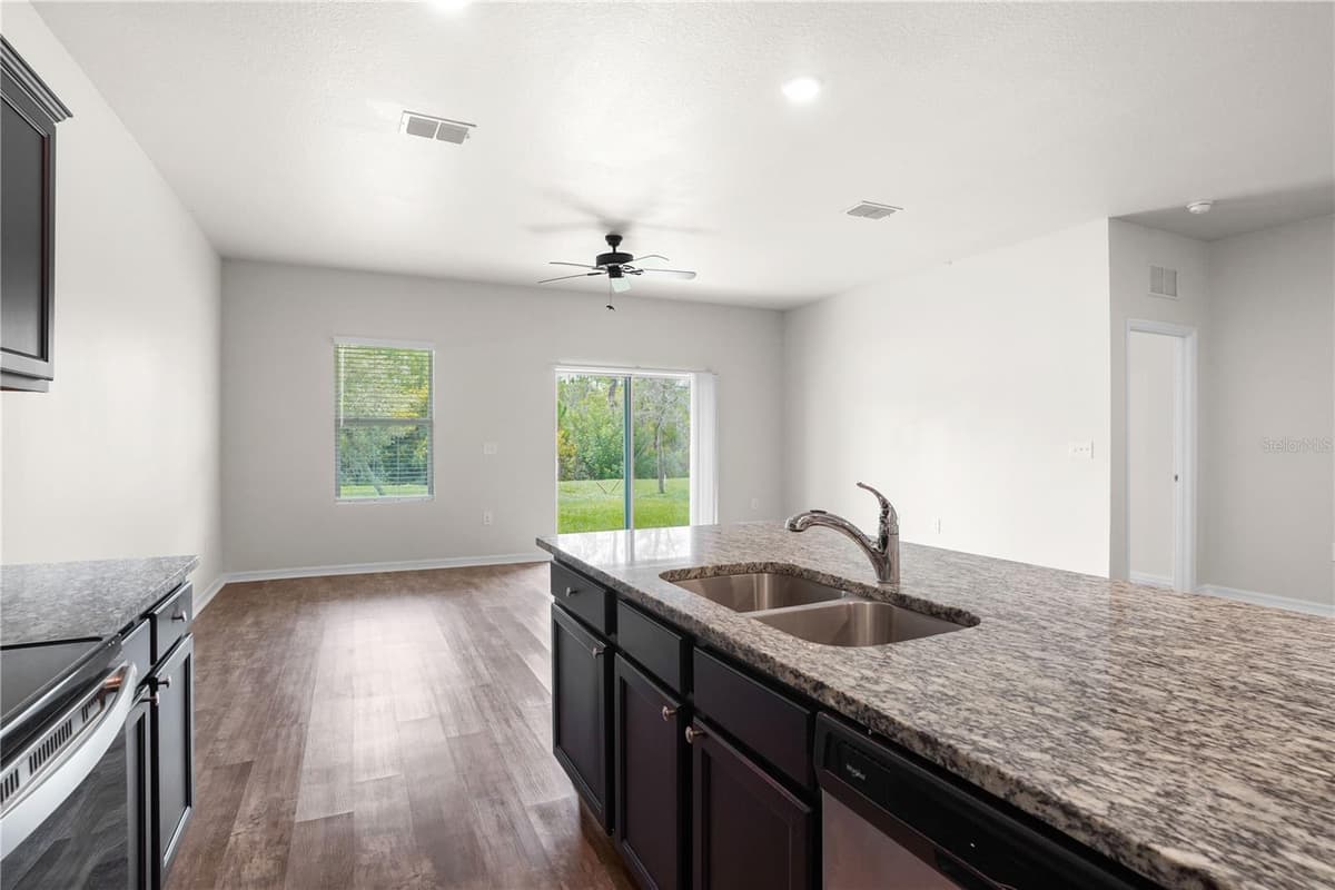 3004 NEVERLAND DRIVE — photo 12 of 38
