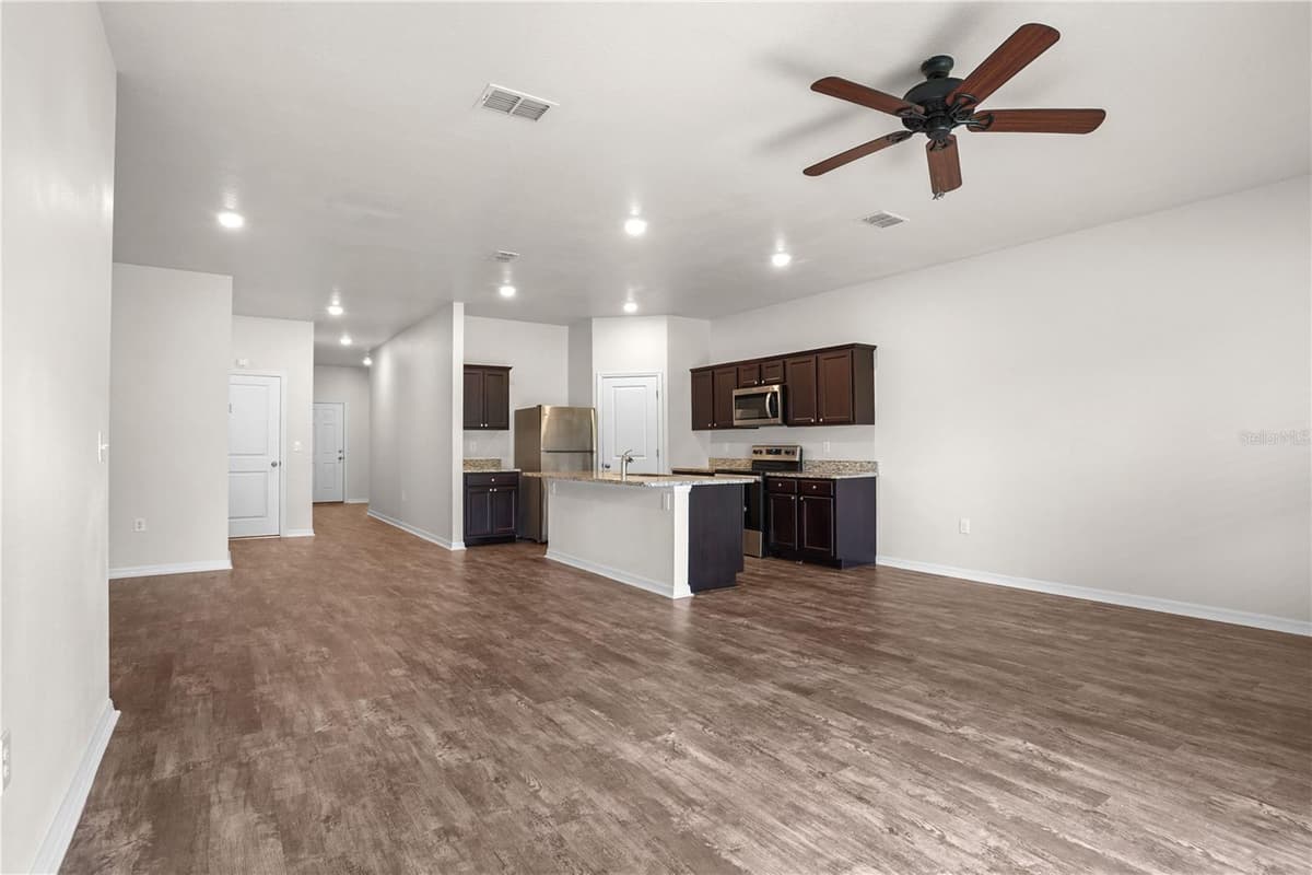 3004 NEVERLAND DRIVE — photo 9 of 38
