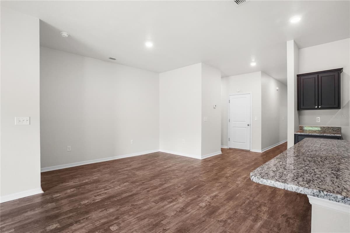 3004 NEVERLAND DRIVE — photo 13 of 38