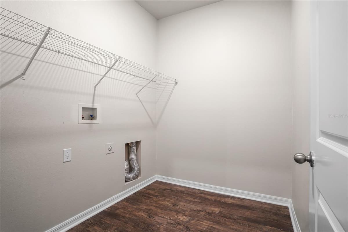 3004 NEVERLAND DRIVE — photo 25 of 38