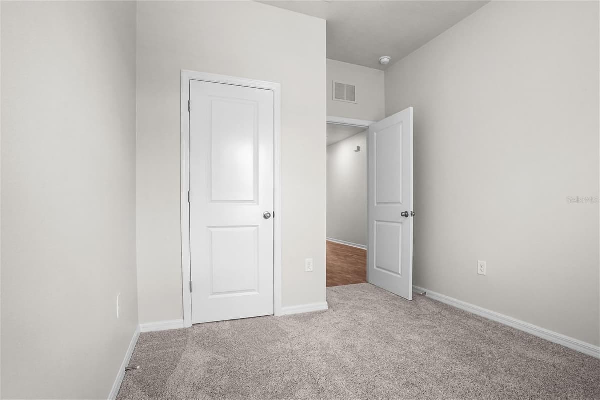 3004 NEVERLAND DRIVE — photo 21 of 38