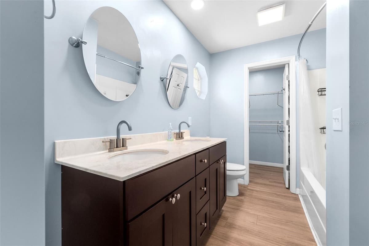 200 CHARLOTTE GLEN — photo 14 of 34