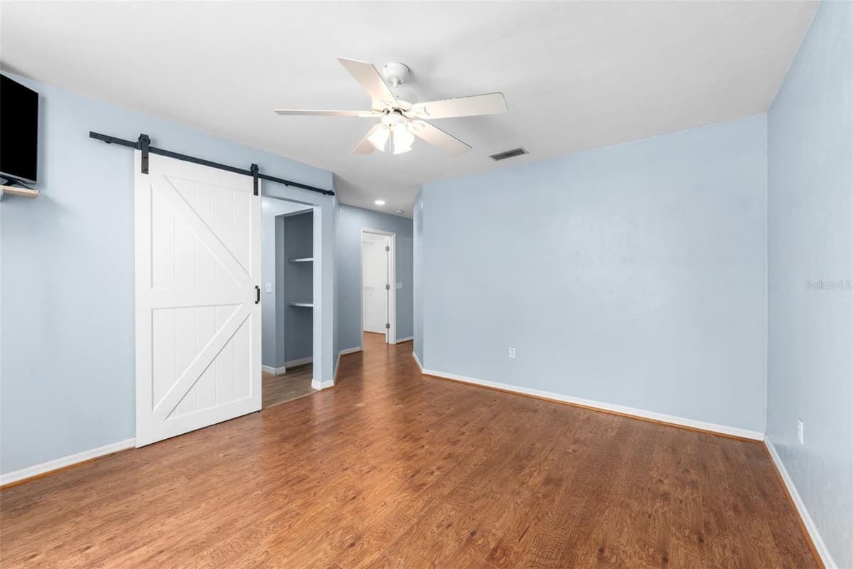 200 CHARLOTTE GLEN — photo 13 of 34
