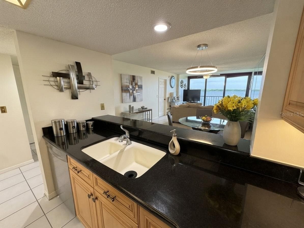 4620 BAY BOULEVARD — photo 10 of 26