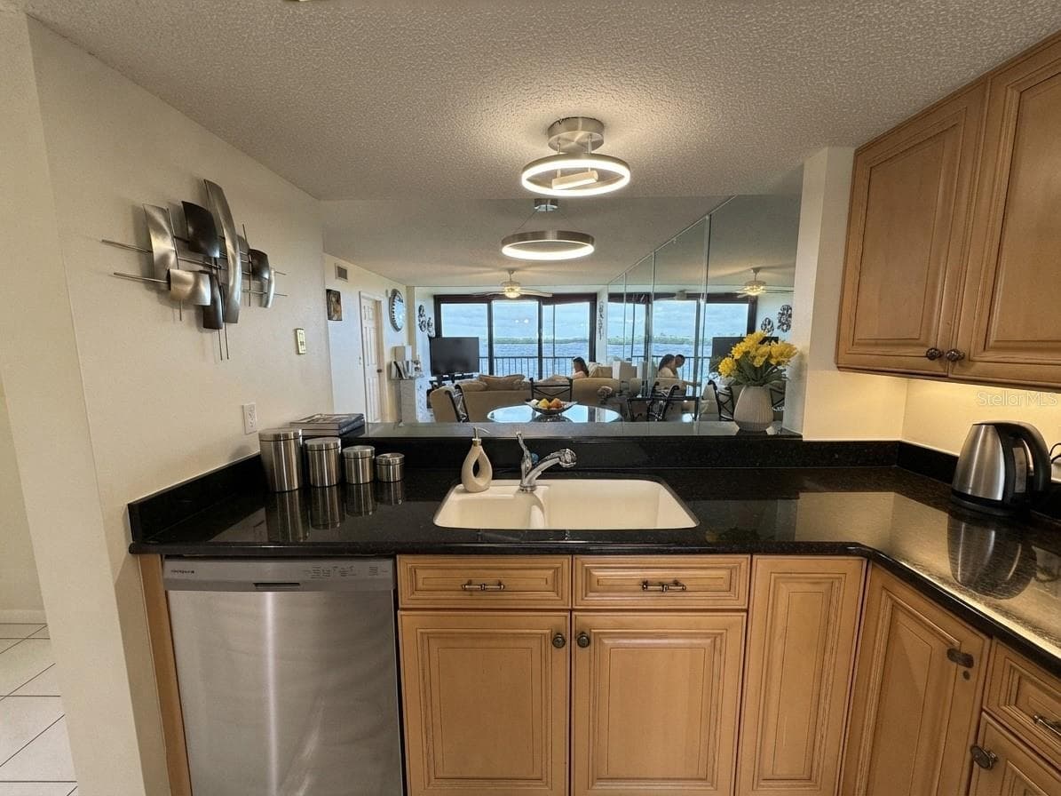 4620 BAY BOULEVARD — photo 9 of 26