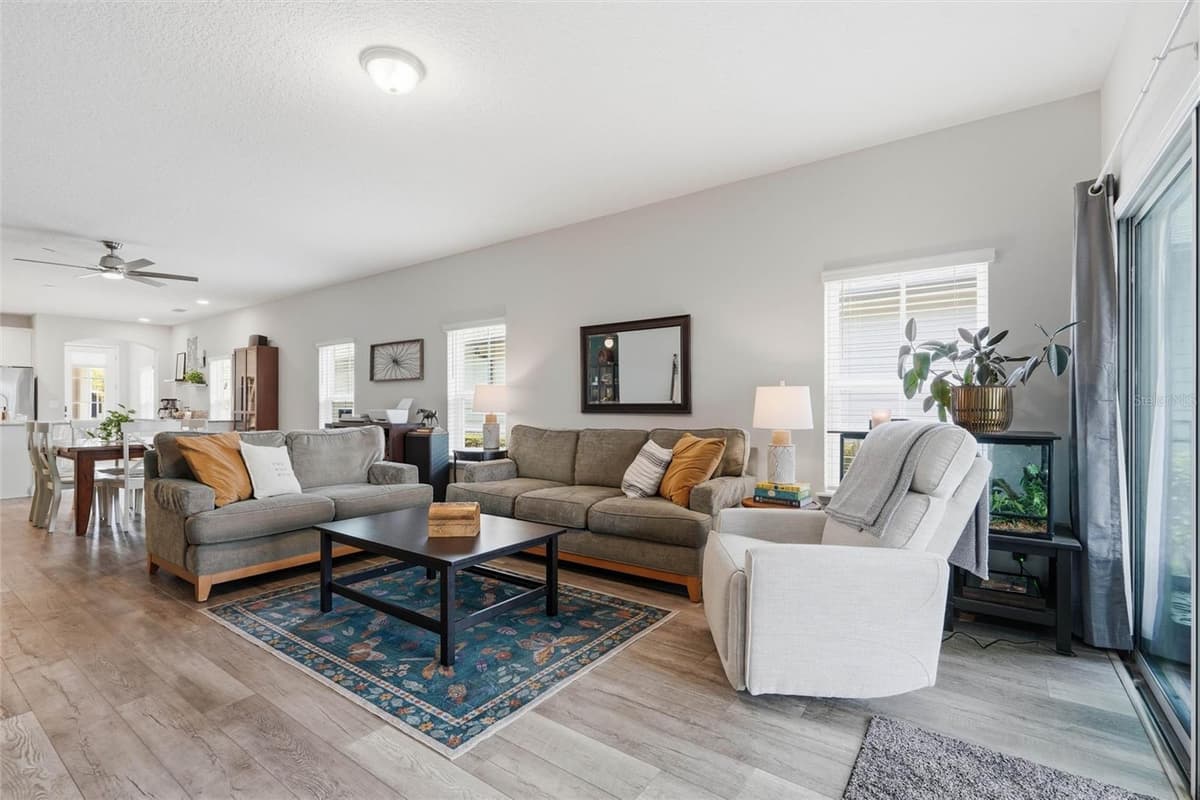 98 FERNDALE WAY — photo 13 of 44