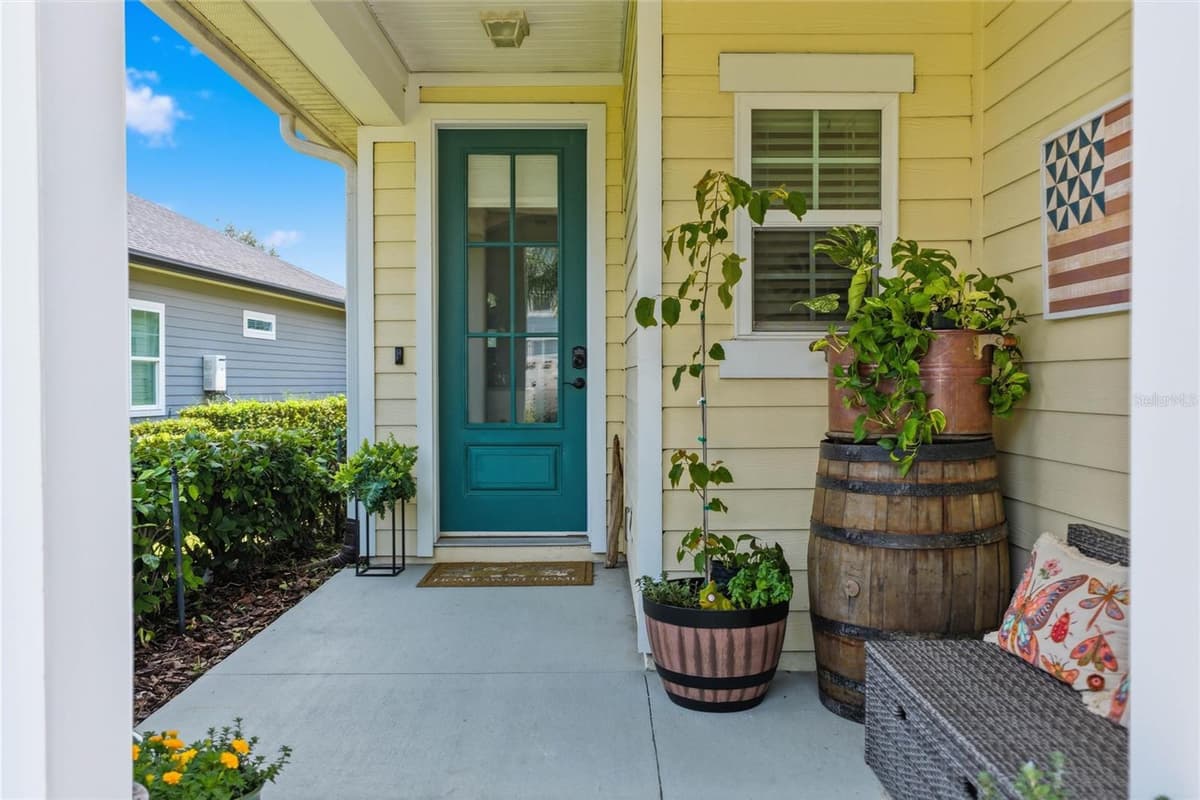 98 FERNDALE WAY — photo 4 of 44