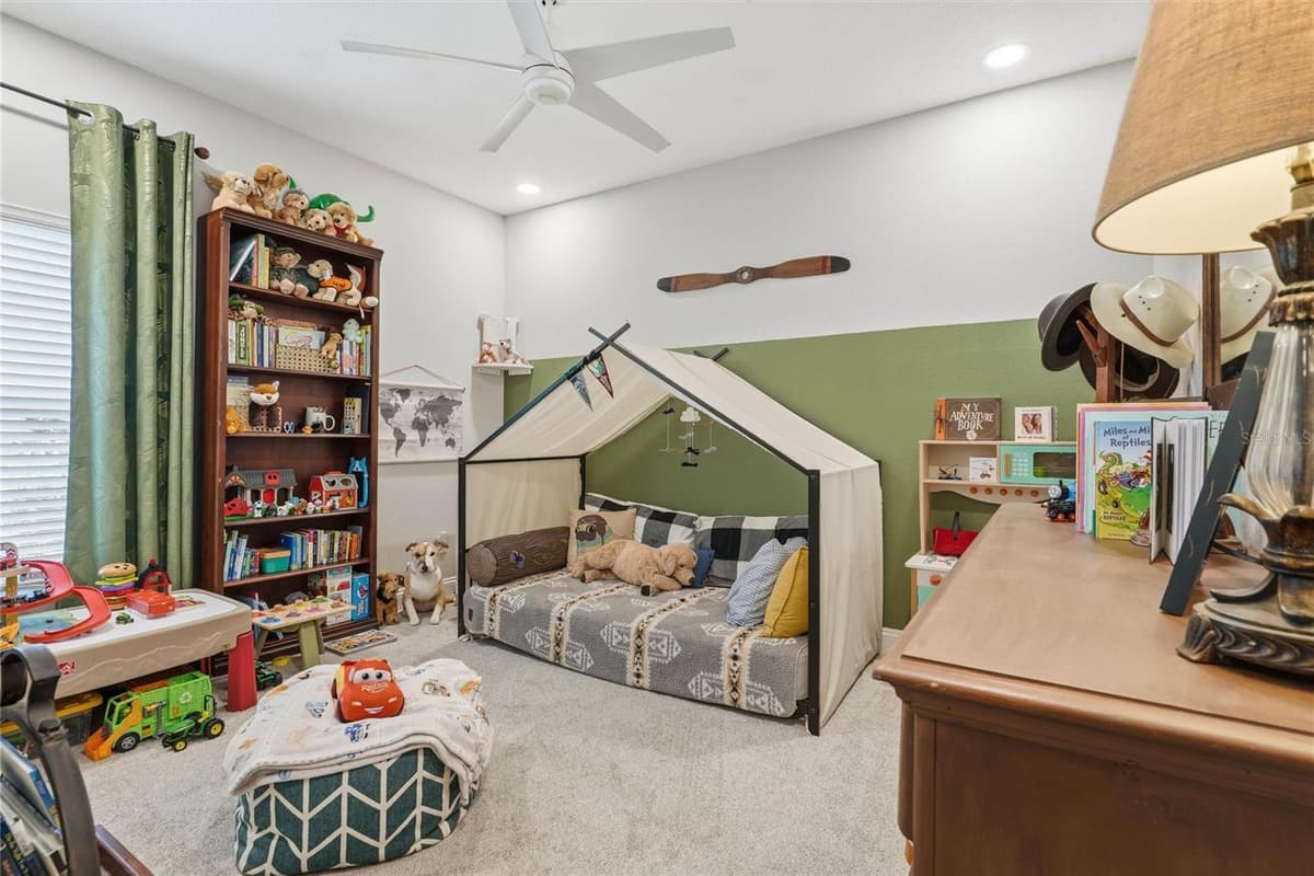 98 FERNDALE WAY — photo 18 of 44