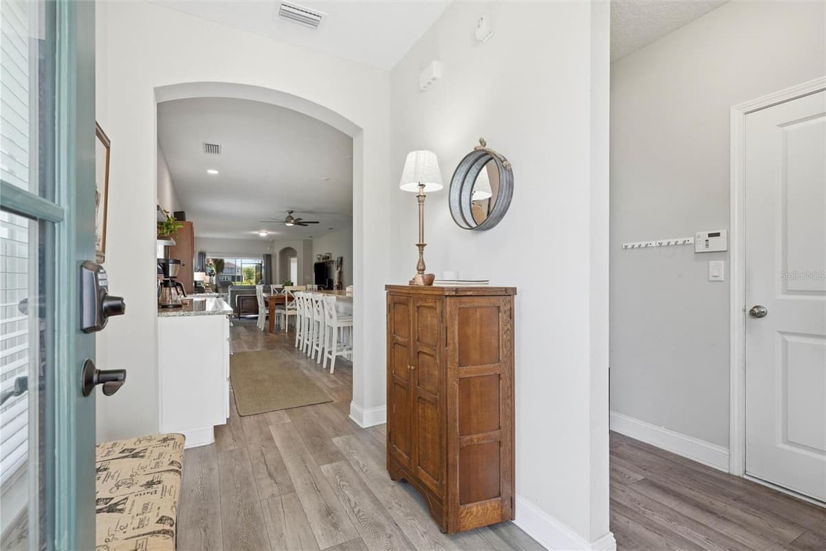 98 FERNDALE WAY — photo 5 of 44