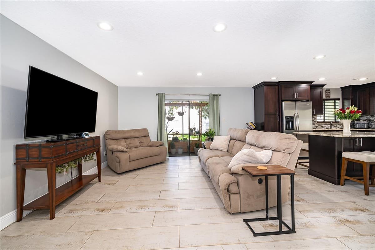 163 SPRINGWOOD CIRCLE — photo 4 of 34