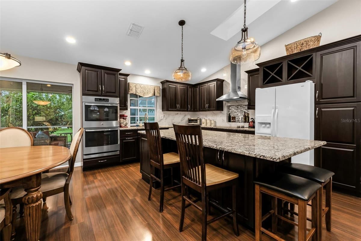 73 MANIZAKS AVENUE — photo 12 of 26