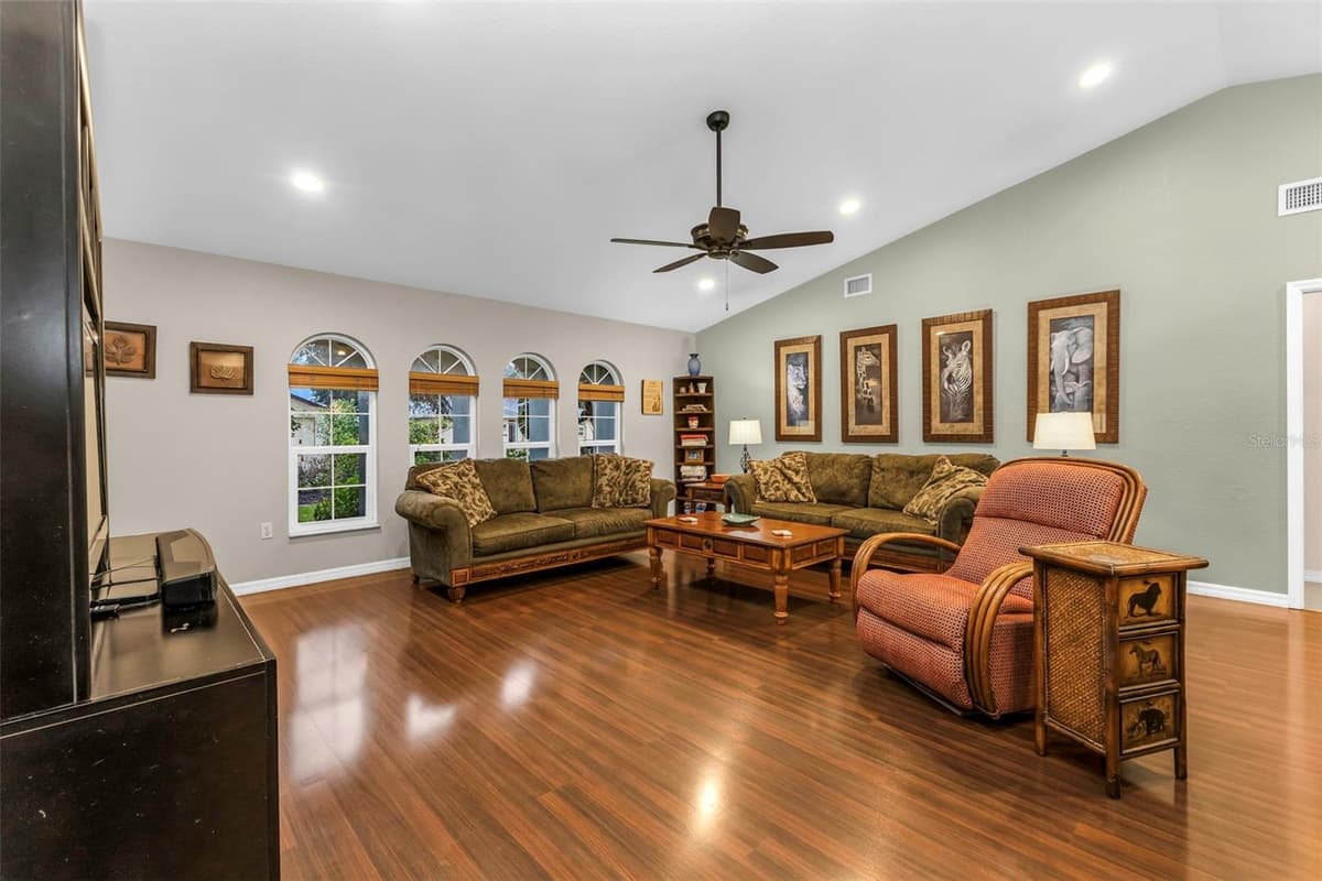 73 MANIZAKS AVENUE — photo 5 of 26