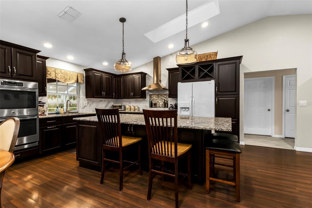 73 MANIZAKS AVENUE — photo 11 of 26