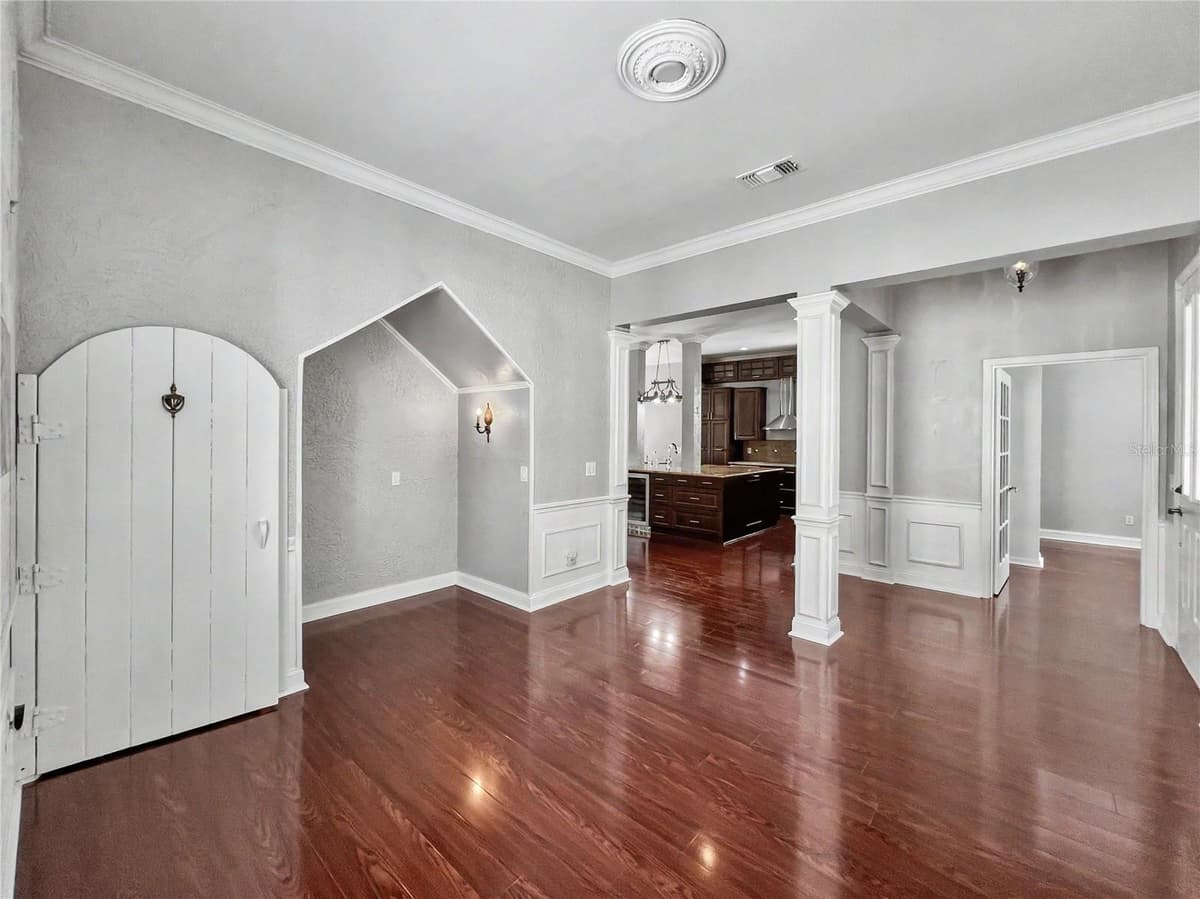 205 VILLAGE STREET — photo 8 of 58