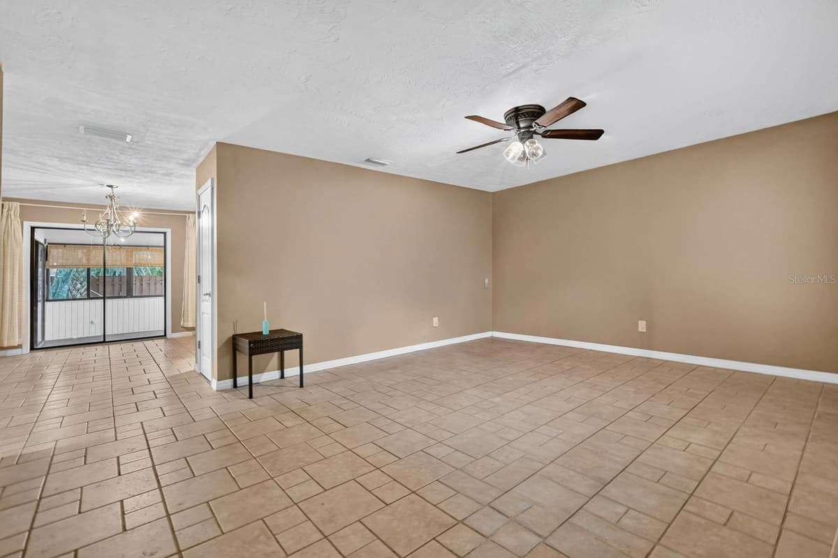 475 WOODSTOCK DRIVE — photo 6 of 45