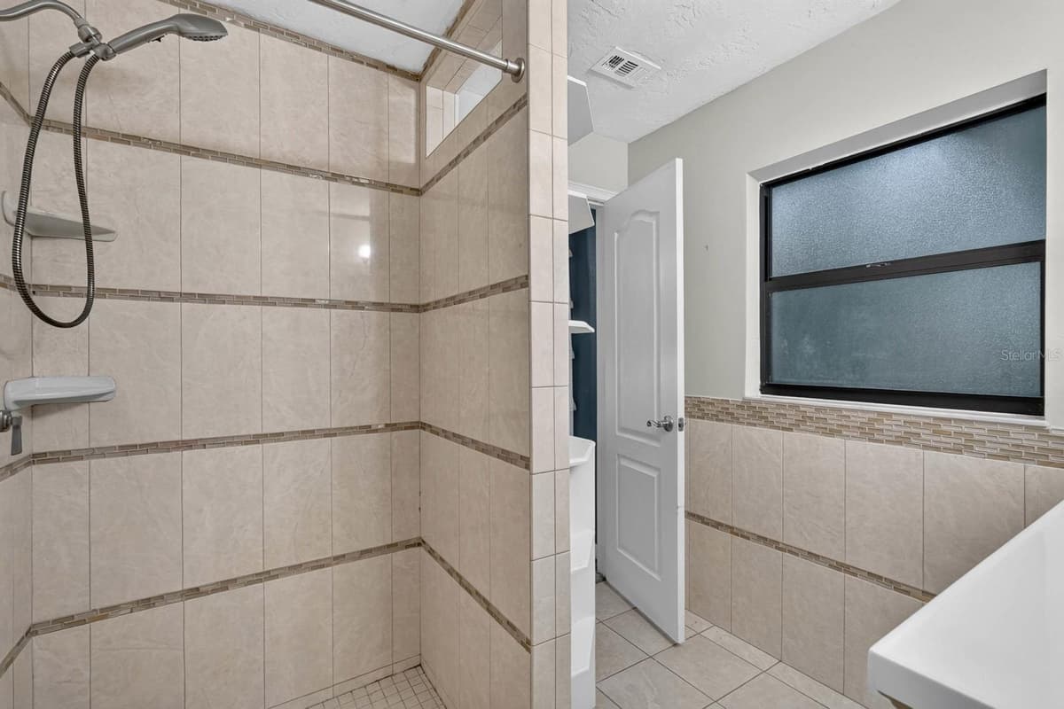 475 WOODSTOCK DRIVE — photo 21 of 45
