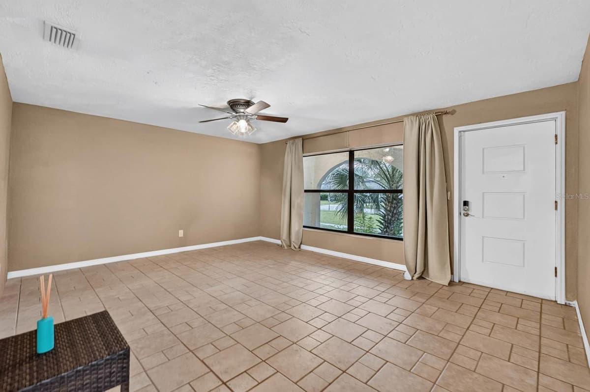 475 WOODSTOCK DRIVE — photo 5 of 45
