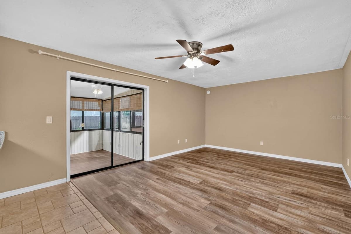 475 WOODSTOCK DRIVE — photo 14 of 45