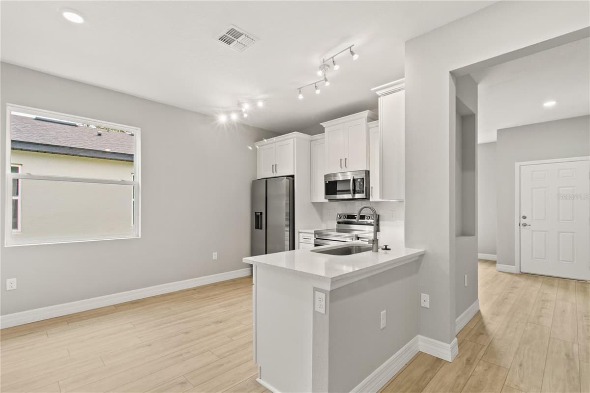 3647 SUMMER HAVEN LANE — photo 4 of 16