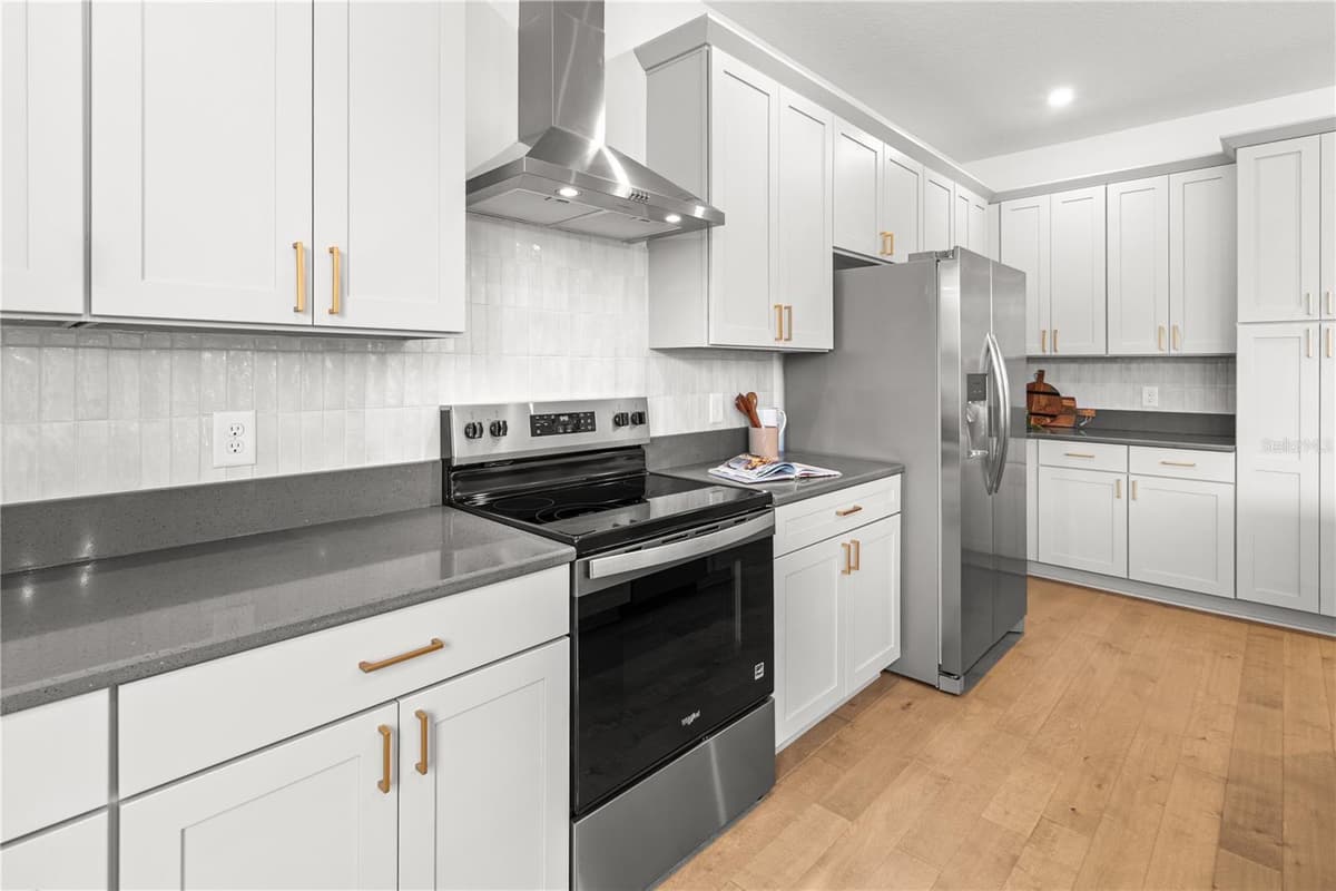 4421 BAY COURT AVENUE — photo 10 of 65