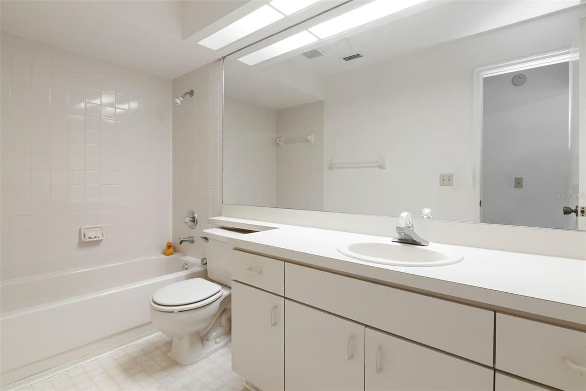 10913 FENWAY GLEN COURT — photo 14 of 27