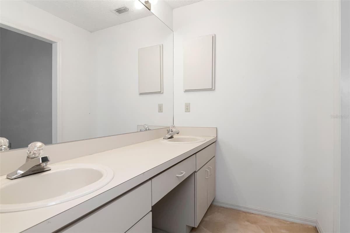 10913 FENWAY GLEN COURT — photo 13 of 27