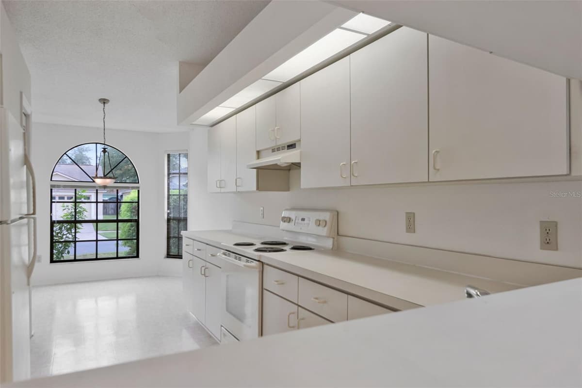 10913 FENWAY GLEN COURT — photo 3 of 27